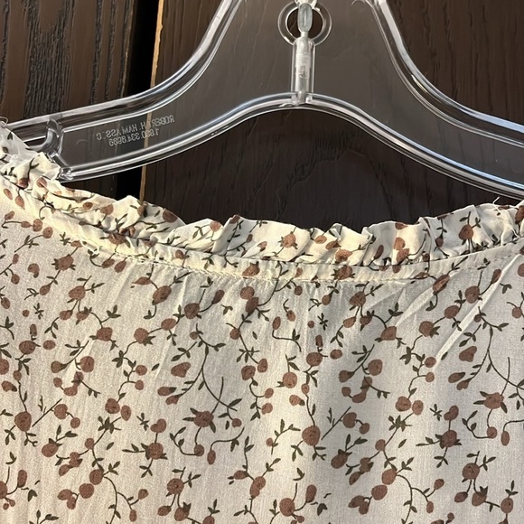 Alexander Jordan long sleeved cream colored top with tan floral pattern. Size XL - Picture 7 of 9
